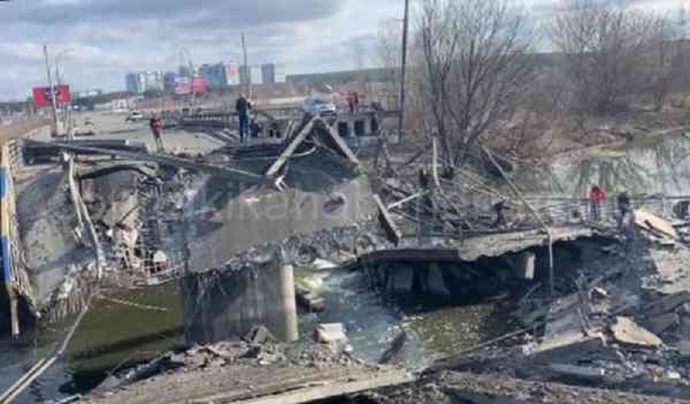 Ukrayna Kendi Köprülerini Patlatıyor