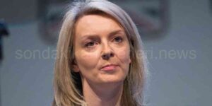 İngiltere Başbakanı İstifa Etti