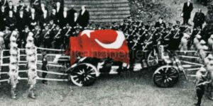 Her Başarının Ardında Onun İzi Var