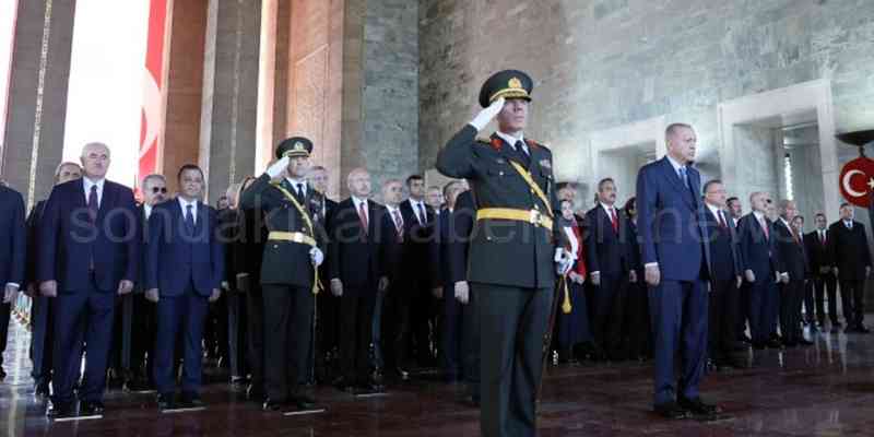 Devlet Erkanı Anıtkabir’de