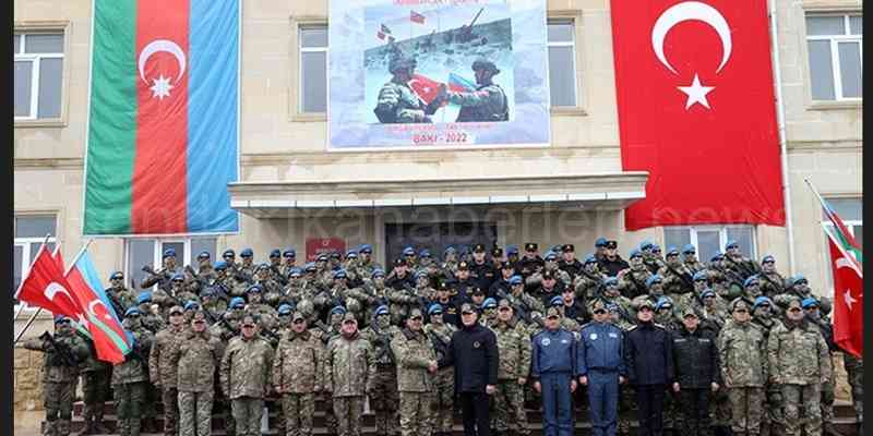 Dosta Güç Düşmana Korku: Kardeş Yumruğu