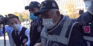 Yaşı Kadının Boğazını İki Bıçakla Kesti