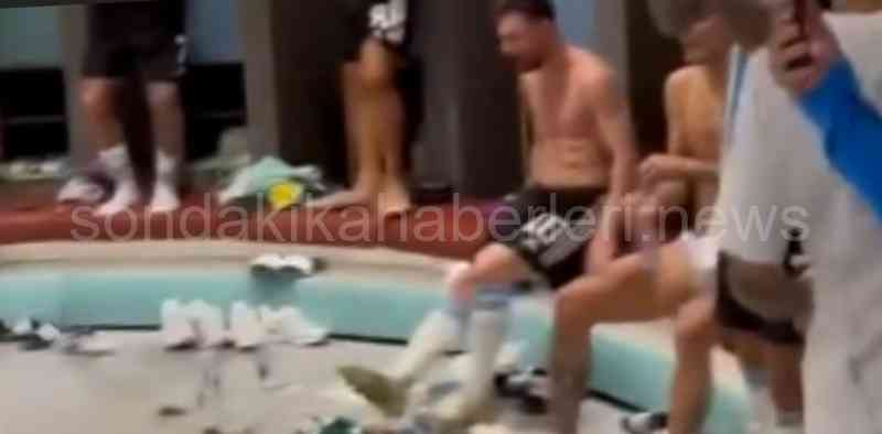 Lionel Messi Meksika Formasını Tekmeliyor