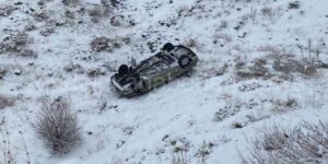 Hınıs’ta Araç Şarampolden Yuvarlandı