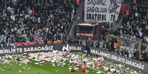 Bu Kez Tribünler Depremzedeler İçin Ayağa Kalktı