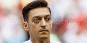 Mesut Özil Futbolu Bıraktı!