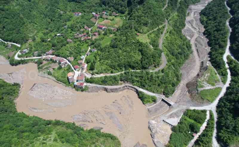 Kastamonu'da Çöken Yol Görenleri Hayrete Düşürdü