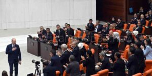 Numan Kurtulmuş Dilekçesini Verdi