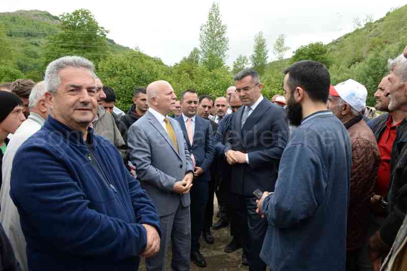 Okay Memiş, Evlerini Kaybeden Vatandaşlara Ev ve Nakdi Para Yardımı Yapılacağını Söyledi