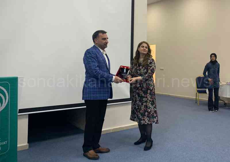 İstek Hanıma Erzurum'a Katkılarından Dolayı Plaket Takdim Edildi