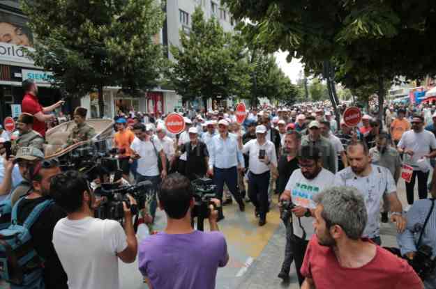 Tanju Özcan Yoğun Kalabalıkla Karşılandı